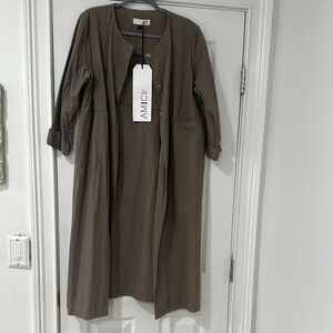 Green Trench Coat with Three-Quarter Sleeves and Open Front